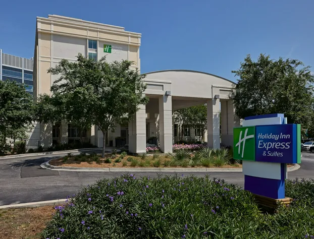 Holiday Inn Express & Suites Charleston Dwtn - Westedge by IHG hotel detail image 3