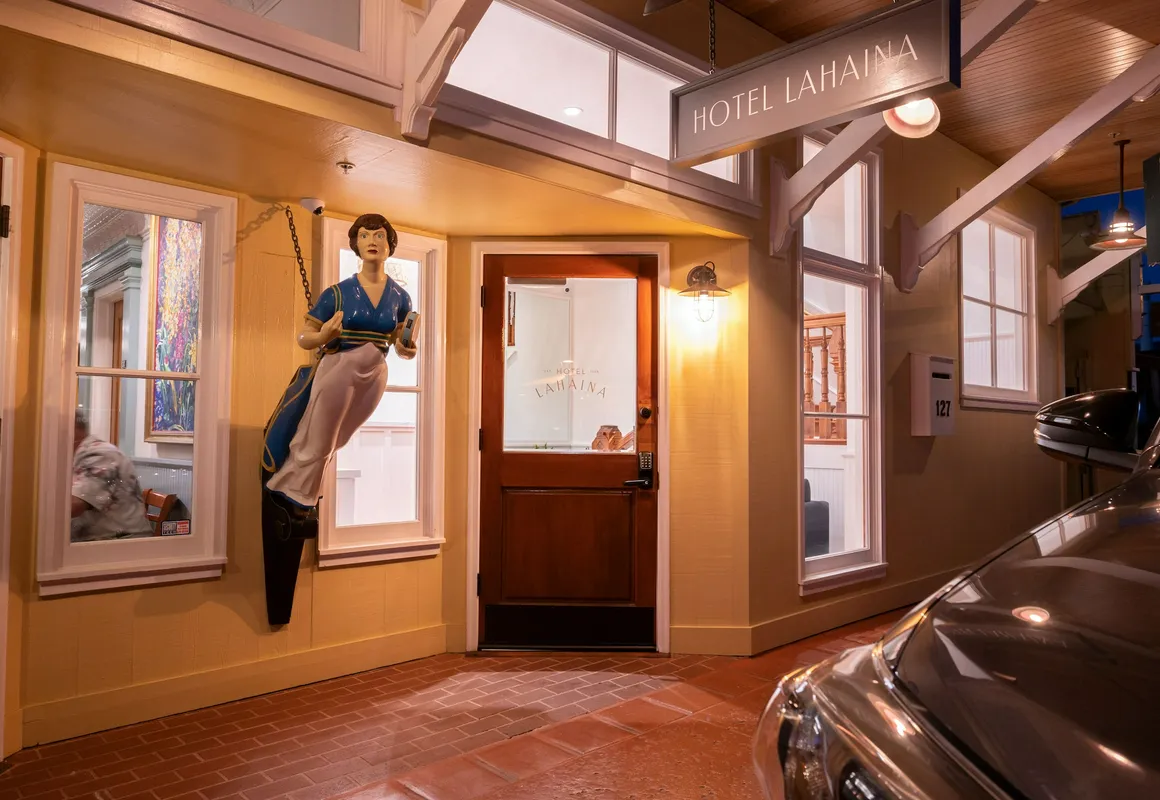 Hotel Lahaina hotel hero