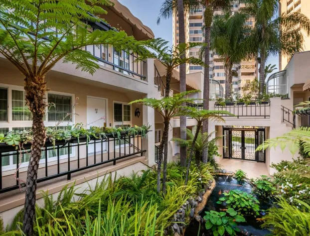 Beverly Hills Plaza Hotel & Spa hotel detail image 1