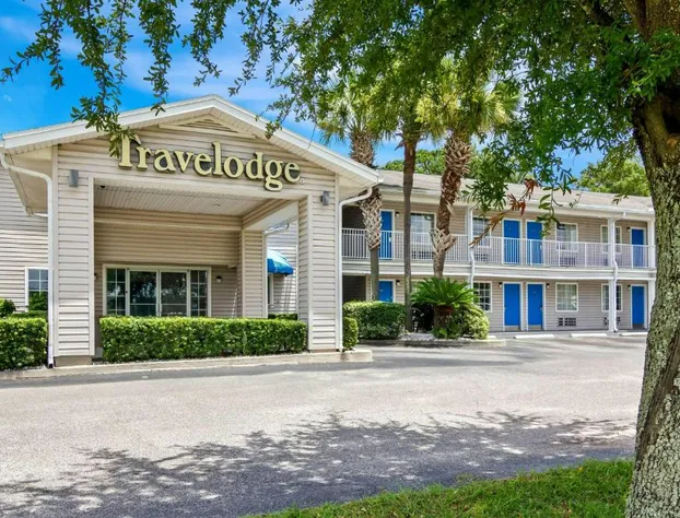 Travelodge Suites by Wyndham MacClenny hotel detail image 2