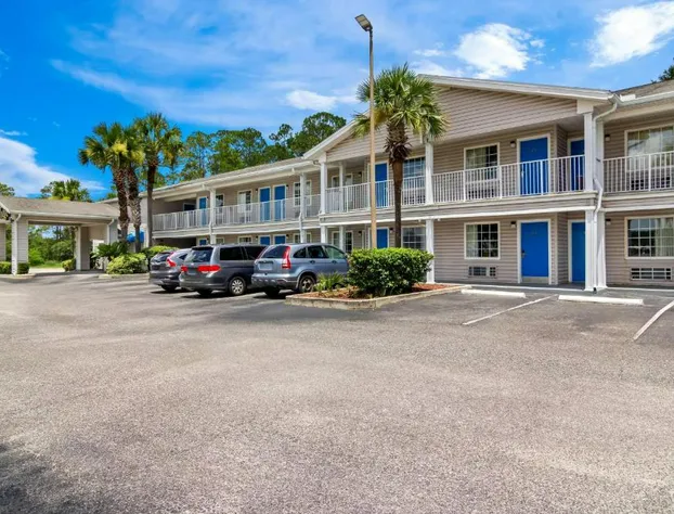 Travelodge Suites by Wyndham MacClenny hotel detail image 3