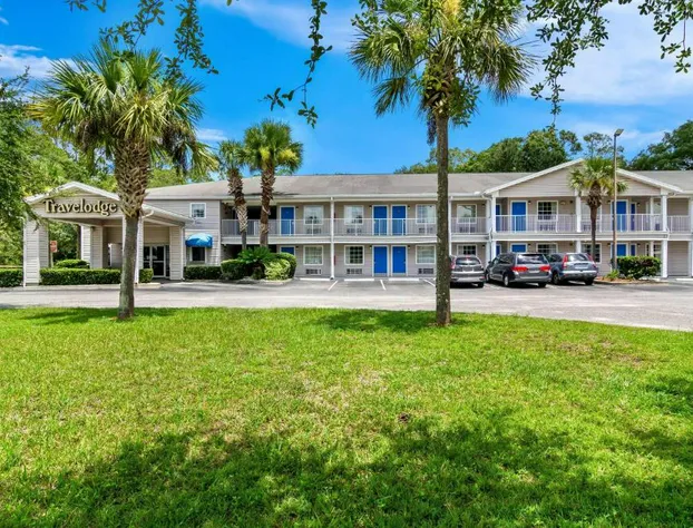 Travelodge Suites by Wyndham MacClenny/I-10 hotel detail image 1