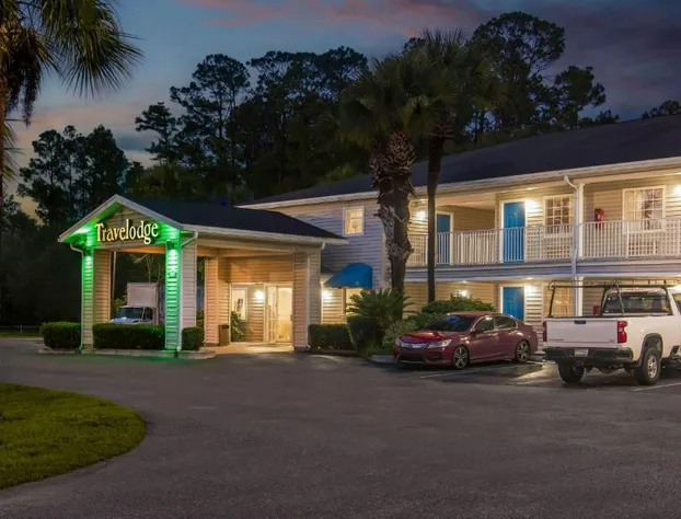 Travelodge Suites by Wyndham MacClenny/I-10 hotel detail image 2