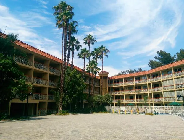 Ramada by Wyndham Burbank Airport hotel detail image 1