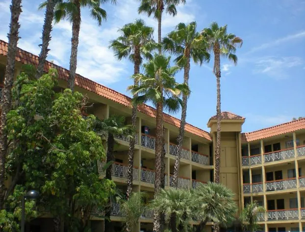 Ramada by Wyndham Burbank Airport hotel detail image 2