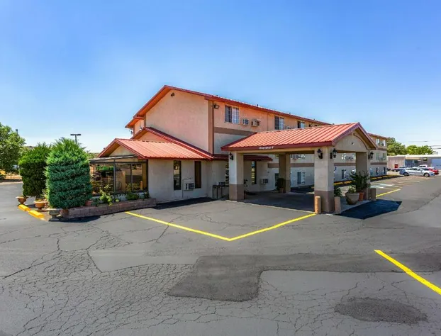 Rodeway Inn Farmington hotel detail image 1