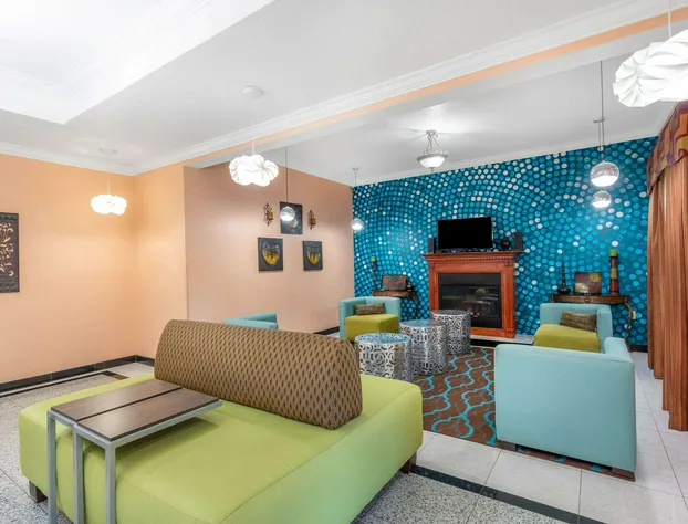 La Quinta Inn & Suites by Wyndham St. Augustine hotel detail image 1