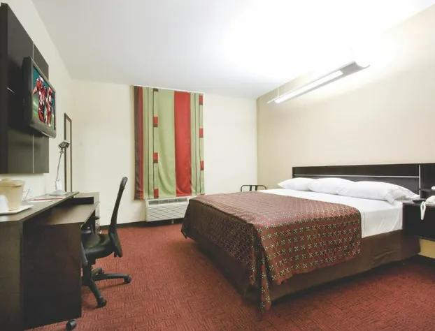 Red Roof Inn & Suites Beaumont hotel detail image 4