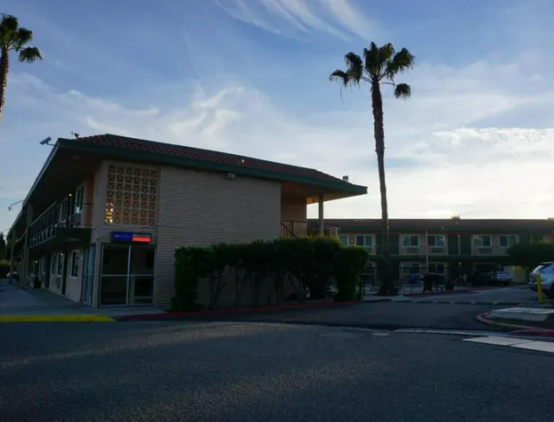 Americas Best Value Inn Thousand Oaks hotel detail image 1