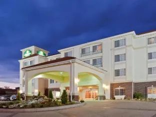 La Quinta Inn & Suites by Wyndham Dodge City hotel hero