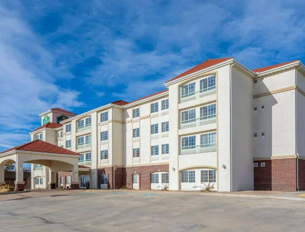 La Quinta Inn & Suites by Wyndham Dodge City hotel detail image 1