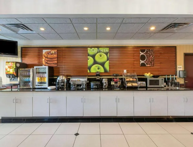 La Quinta Inn & Suites by Wyndham Dodge City hotel detail image 4