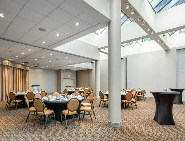 Sheraton Vancouver Guildford Hotel hotel detail image 2