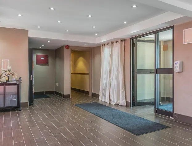 Ramada by Wyndham Kingston hotel detail image 4