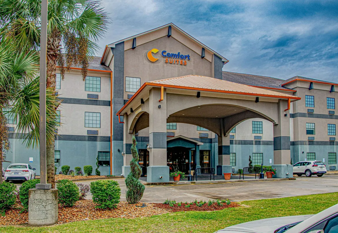 Comfort Suites Oil Center hotel hero