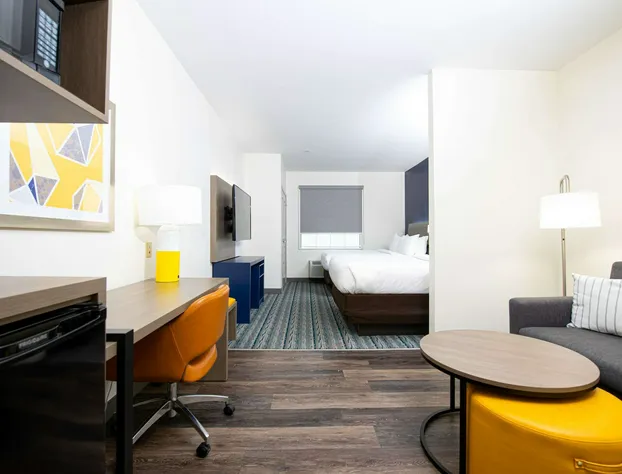 Comfort Suites Oil Center hotel detail image 4