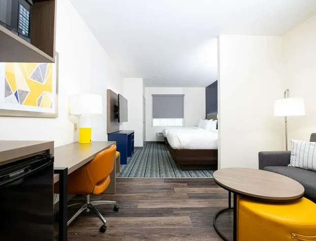 Comfort Suites Oil Center hotel detail image 3