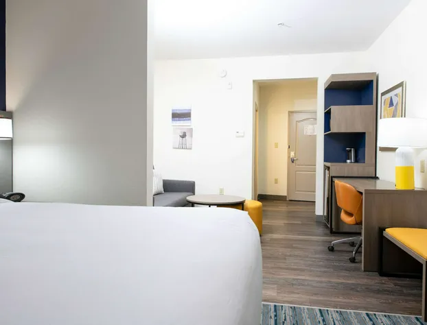 Comfort Suites Oil Center hotel detail image 4