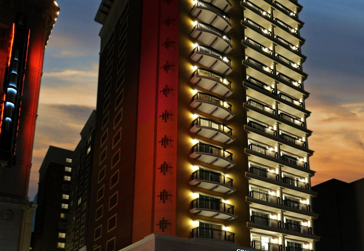 Courtyard Marriott Riverwalk hotel hero