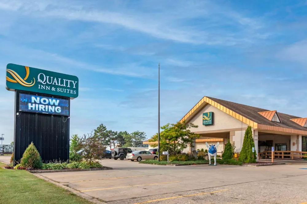 Quality Inn & Suites Escanaba North hotel hero
