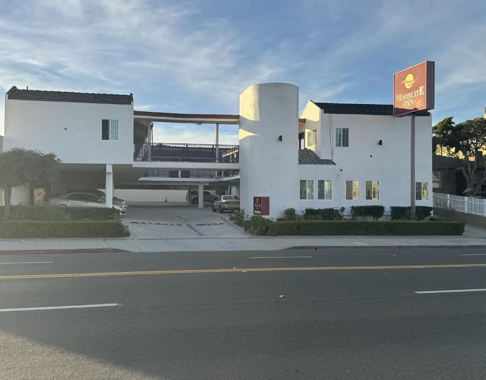 Moonlite Inn Redondo Beach hotel hero
