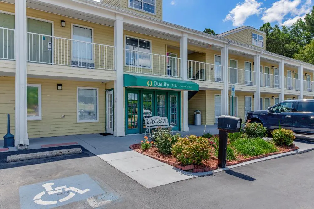 Quality Inn Laurinburg hotel hero