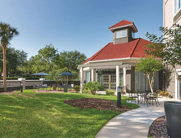 La Quinta Inn & Suites by Wyndham Orlando UCF hotel detail image 2