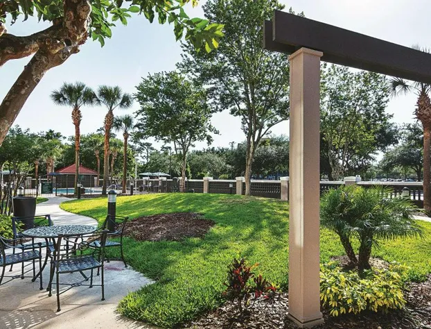 La Quinta Inn & Suites by Wyndham Orlando UCF hotel detail image 4