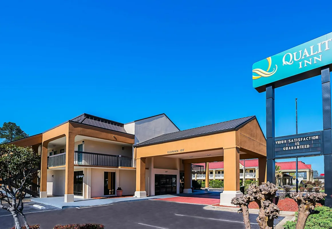 Quality Inn & Suites hotel hero