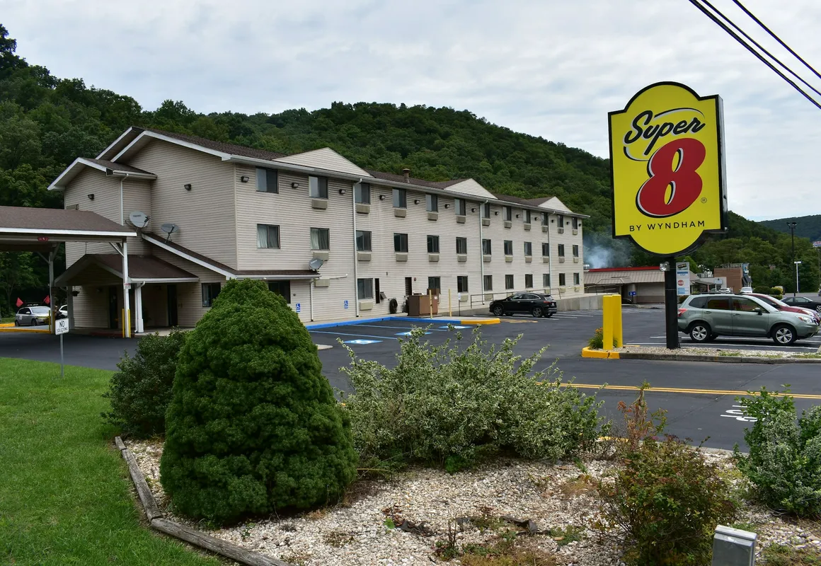 Super 8 by Wyndham La Vale/Cumberland Area hotel hero