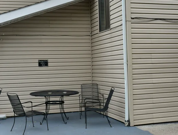 Super 8 by Wyndham La Vale/Cumberland Area hotel detail image 1