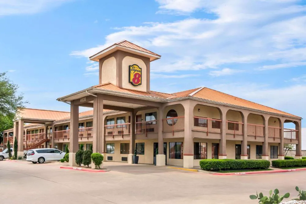 Super 8 by Wyndham Grand Prairie Southwest hotel hero