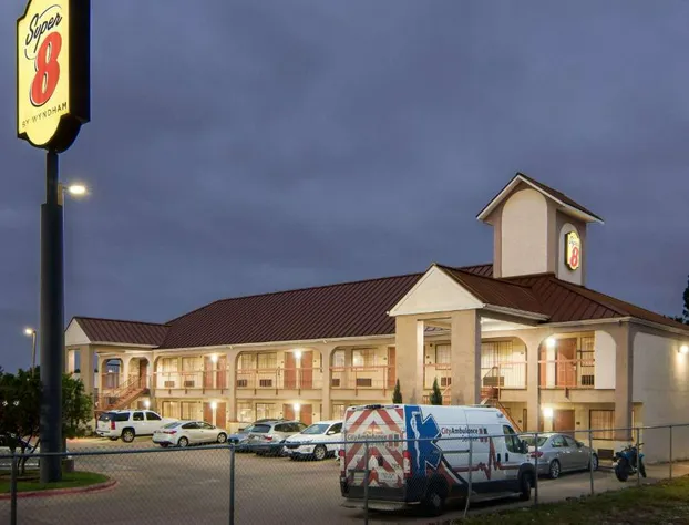 Super 8 by Wyndham Grand Prairie Southwest hotel detail image 1