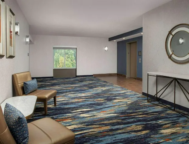 Hampton Inn & Suites Alpharetta hotel detail image 4
