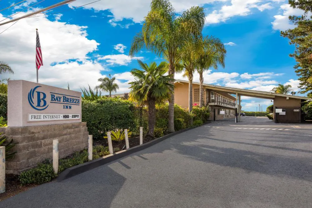 Bay Breeze Inn hotel hero