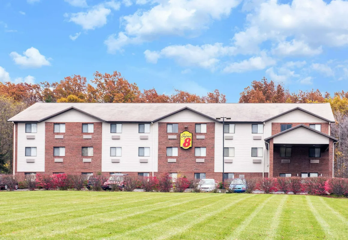 Super 8 by Wyndham Richfield/Cleveland hotel hero