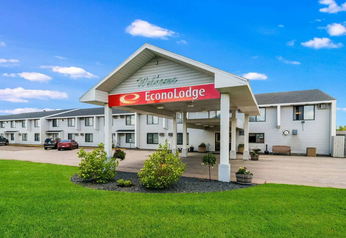 Econo Lodge Duluth near Miller Hill Mall hotel hero