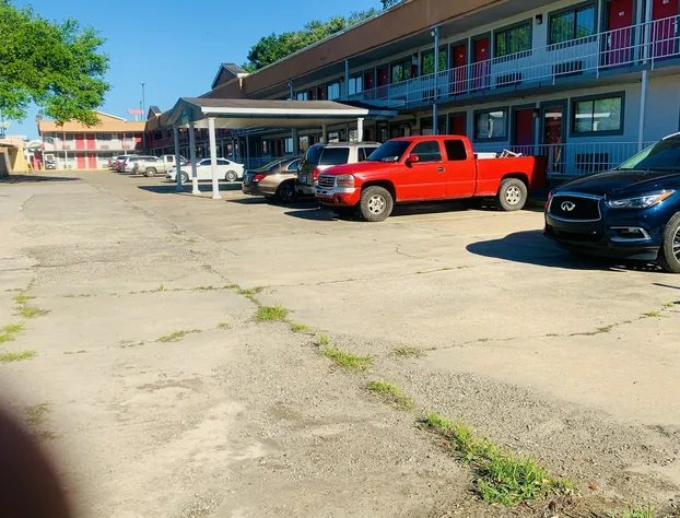 Budget Inn and Suites hotel detail image 1