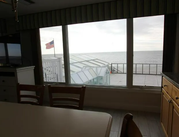 Ocean Club on Smuggler's Beach hotel detail image 3