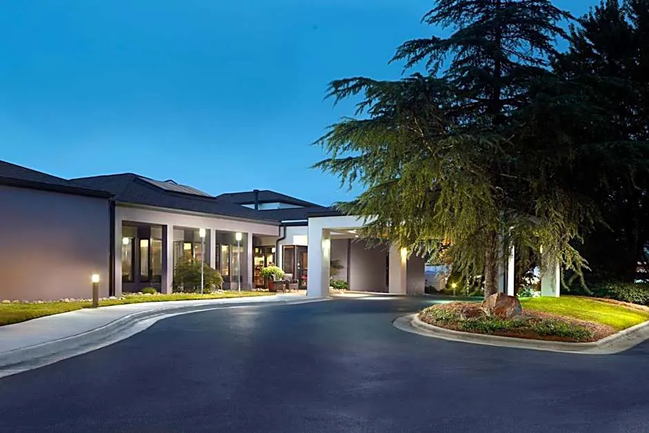 Courtyard by Marriott Raleigh Midtown hotel hero