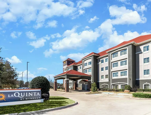La Quinta Inn & Suites by Wyndham Mt. Pleasant hotel detail image 1