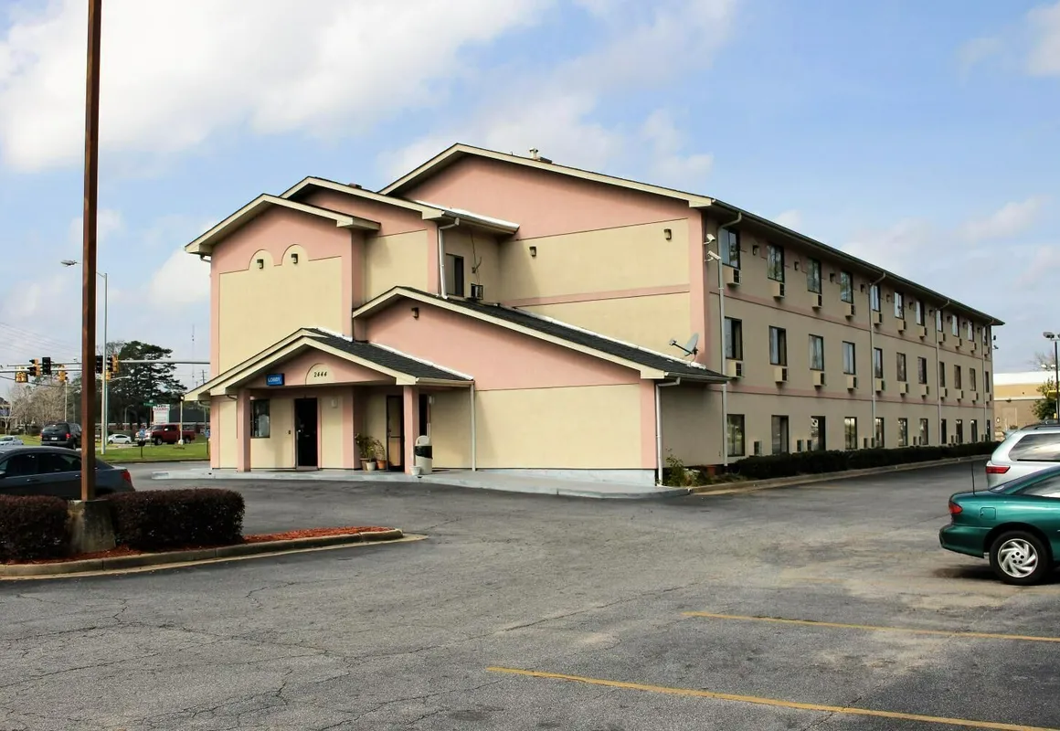 Knights Inn Albany hotel hero