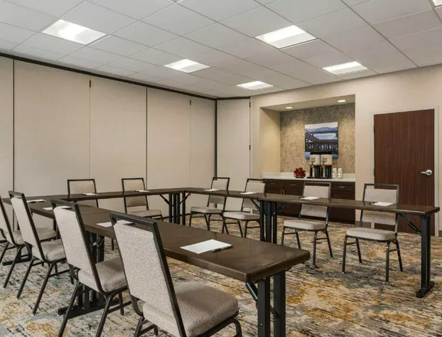 Hampton Inn & Suites Pittsburgh/Waterfront-West Homestead hotel detail image 4