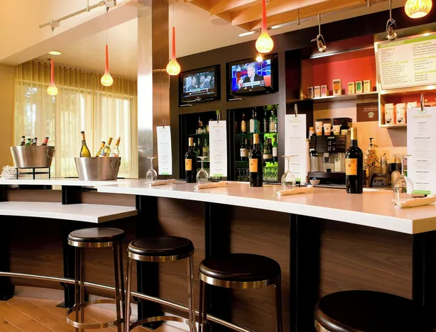 Courtyard by Marriott Sacramento Airport Natomas hotel detail image 2