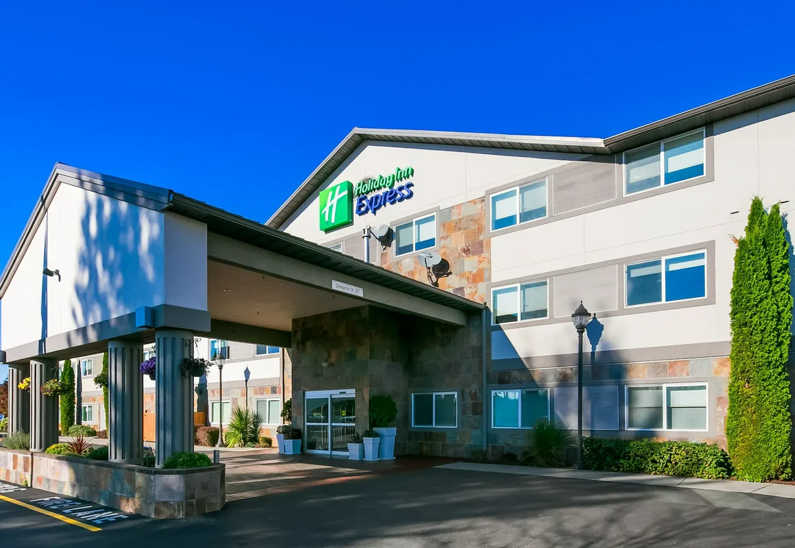 Holiday Inn Express & Suites Everett by IHG hotel hero