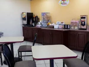 Super 8 by Wyndham Indianola hotel detail image 3