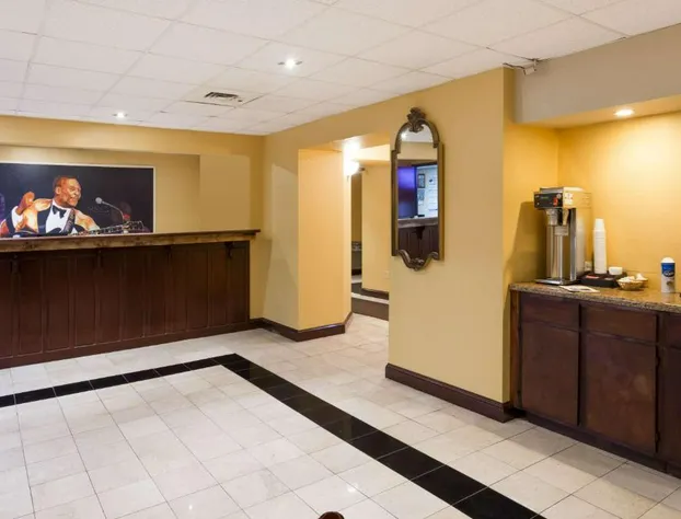 Super 8 by Wyndham Indianola hotel detail image 1