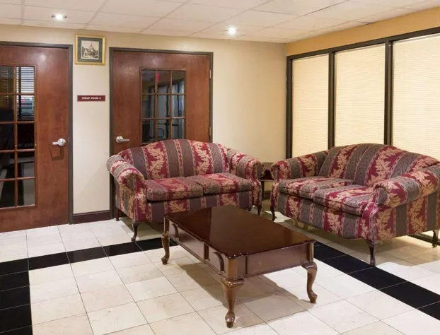 Super 8 by Wyndham Indianola hotel detail image 2