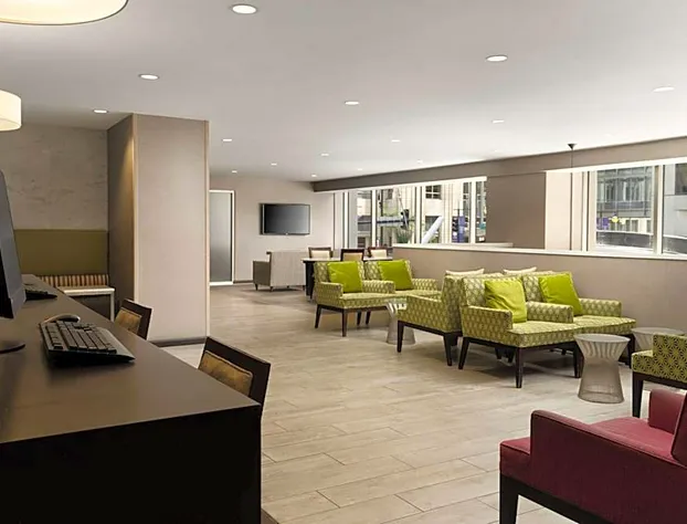 Hampton Inn Chicago Downtown/Magnificent Mile hotel detail image 1