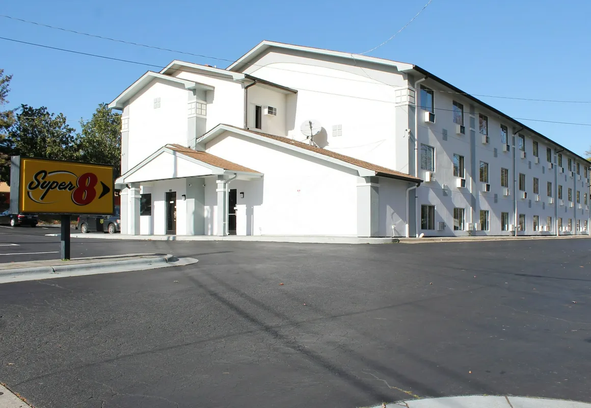 Super 8 by Wyndham Greensboro/Coliseum/Conv. hotel hero